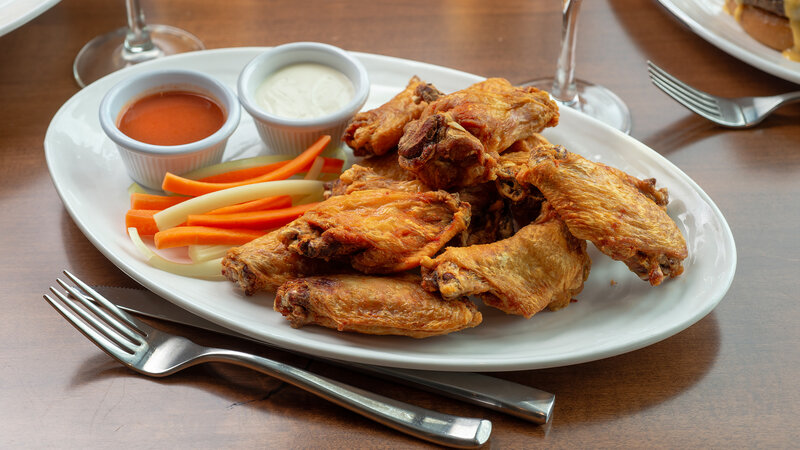 Chicken wings with vegetables and sauces